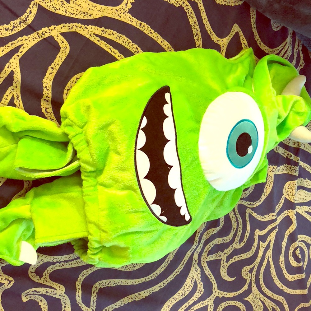 Costume